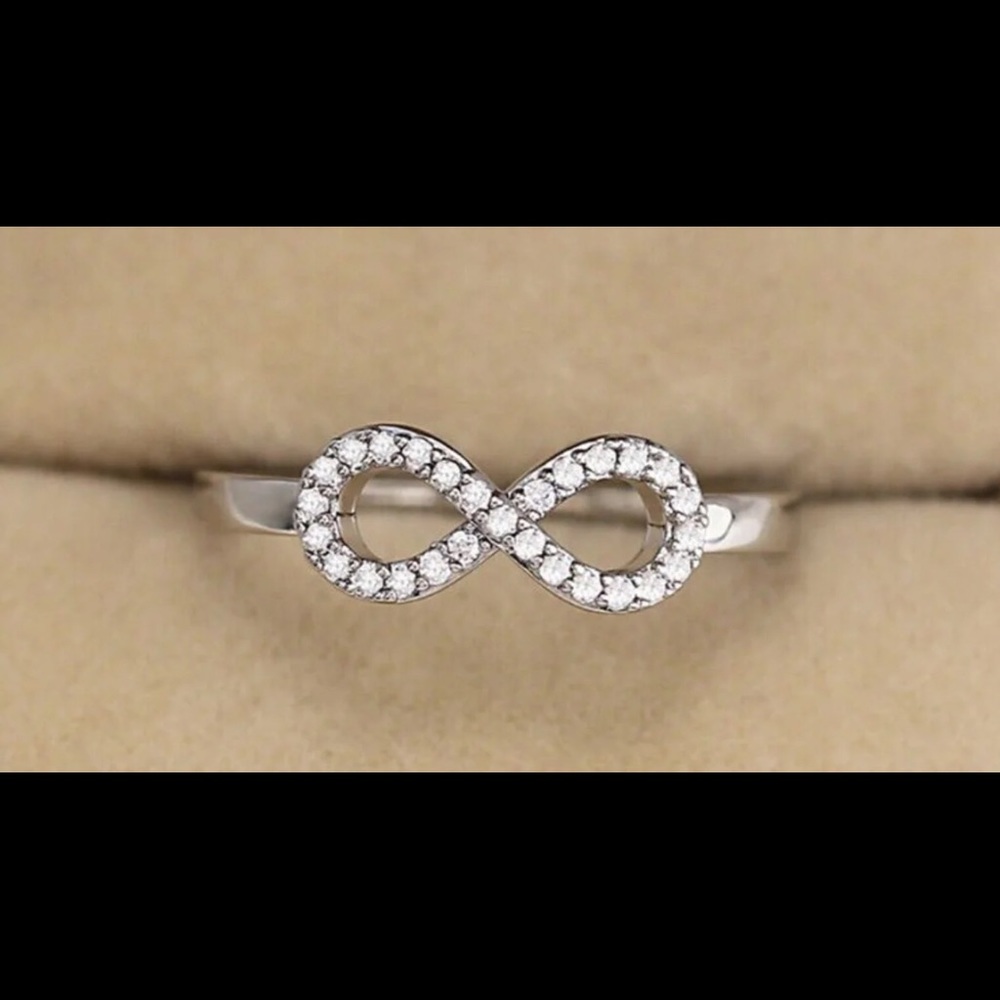 Stunning Infinity 925 silver ring bnwot size 7